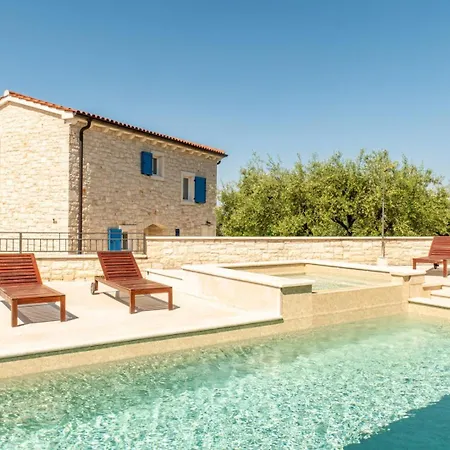 Villa Torre Iii *